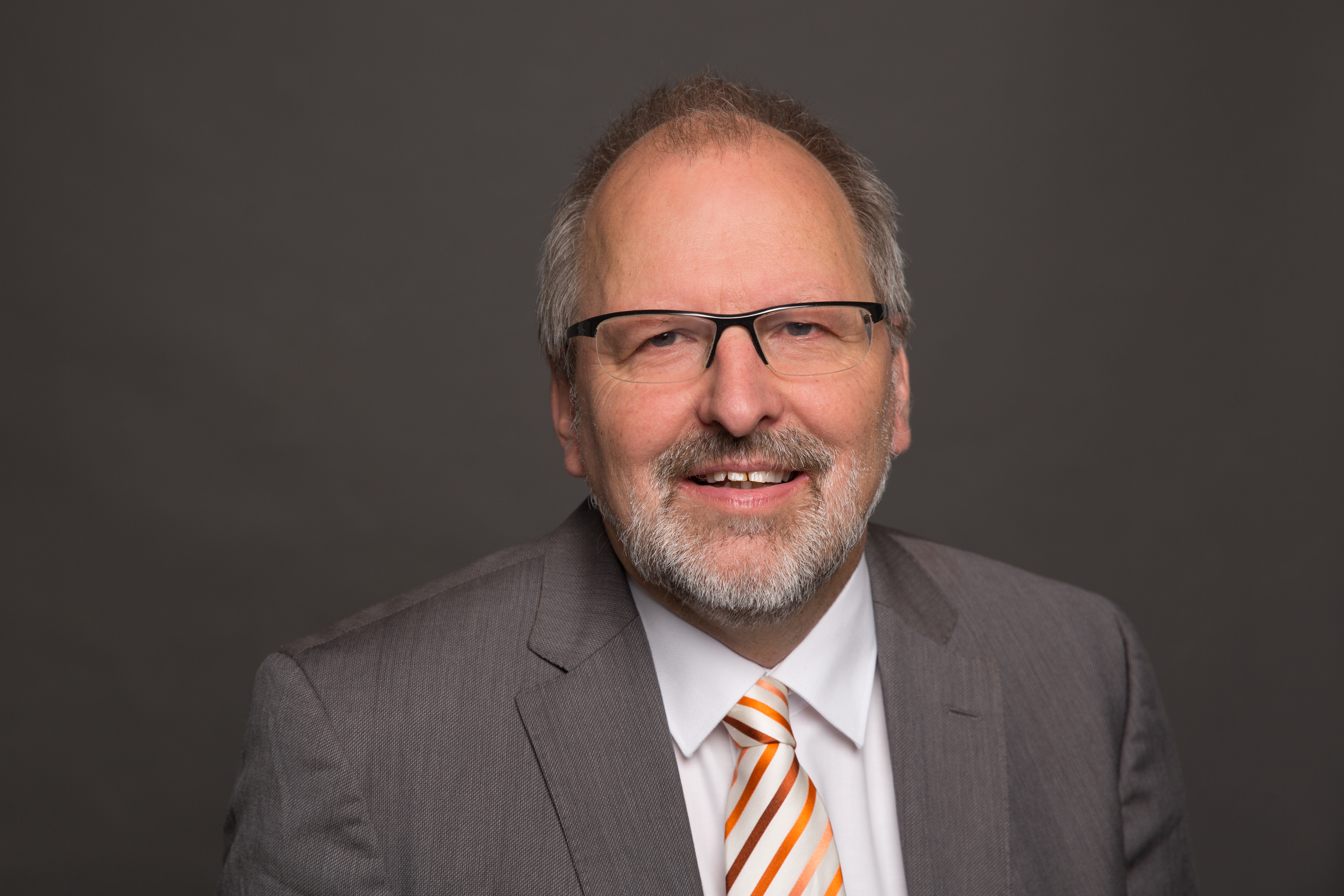 Heinz-Peter Meidinger rät zu 5G-Masten auf dem Schuldach.