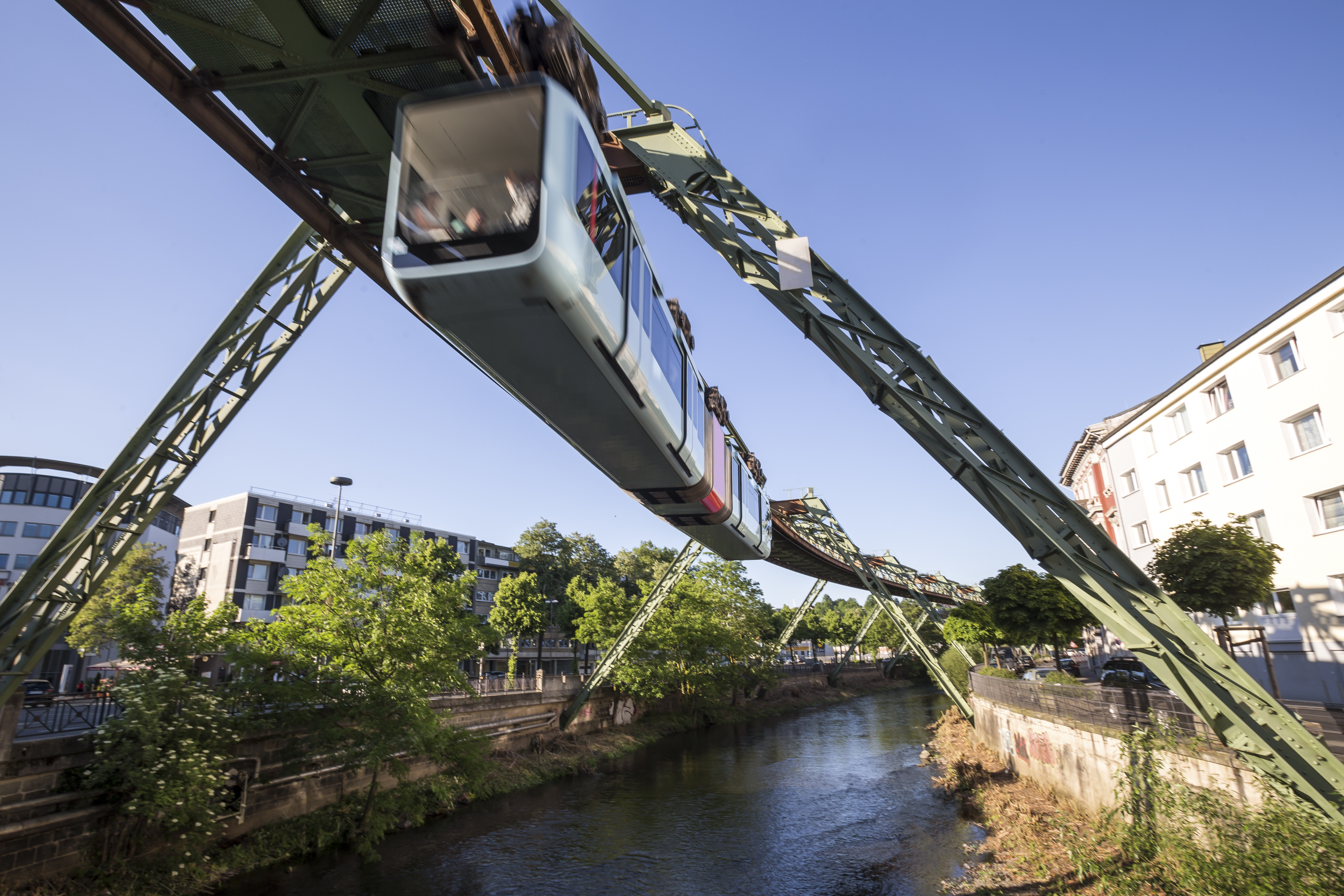 Trotz Schwebebahn keine urbane Seilbahn Adobe Stock