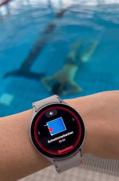 Gibt es einen Notfall im Wasser, schlägt SharKI Alarm.