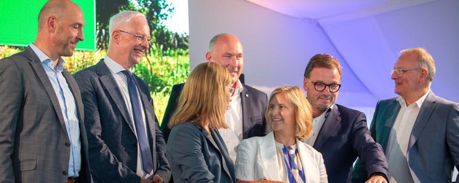 Große Freude herrschte bei der offiziellen Inbetriebnahme der Pipeline bei allen Beteiligten.