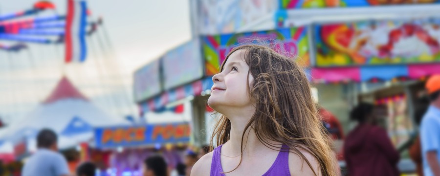 Sind Volksfeste mit Zuckerwatte bald nur noch wage Erinnerungen einer vergangenen Zeit? Immer mehr Kommunen müssen ihre ihre Volksfeste absagen