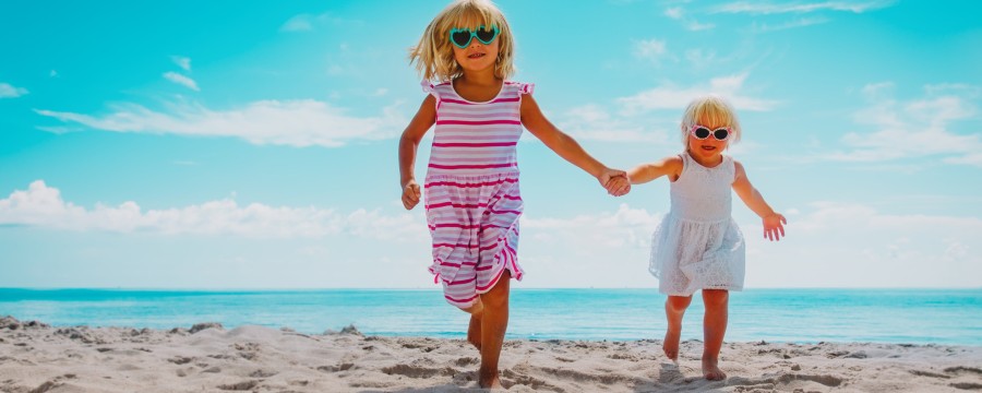 Kinder am Strand