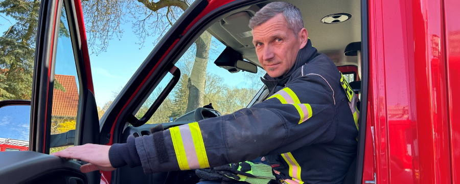 Bürgermeister Andre Ebeling, Kummerow im Feuerwehrfahrzeug, Kampf gegen Bürokratiewahnsinn