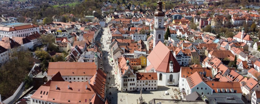 Wenn der Rahmenplan Solar umgesetzt wird, dann wird auf manchen dieser Dächer bald Strom produziert. - teilweise - PV-Anlagen 