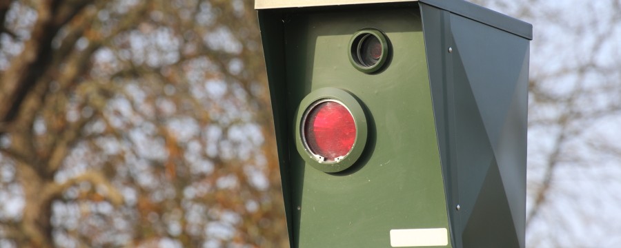 Blitzer für Rafahrer? Ein Bürgermeister prüft die Einführung - wir zeigen die Hintergründe und erläutern, wie die Diskussion politisch geführt wird 