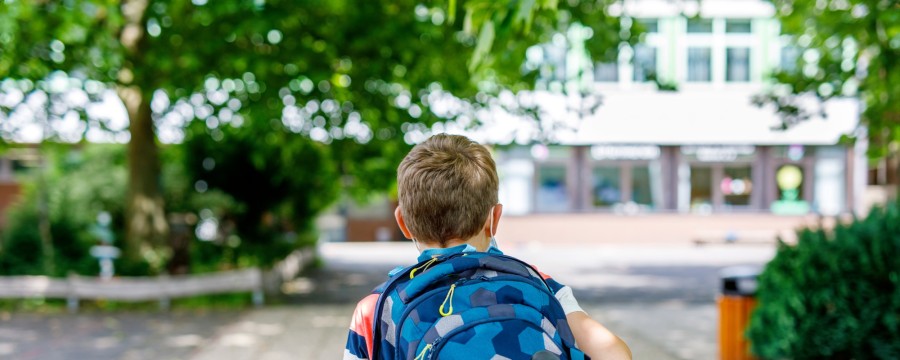 Kind vor Schule