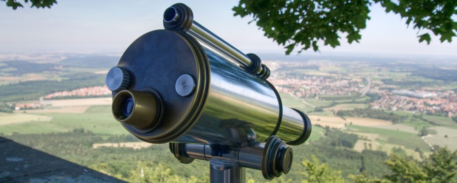 Zukunfstausblick: Fernrohr Landschaft 