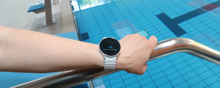 Smartwatch als KI-Assistenz im Schwimmbad