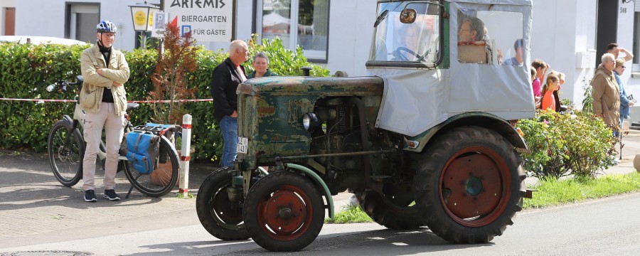 Emmerich: Bayerisches Dorffest mit Oldtimershow