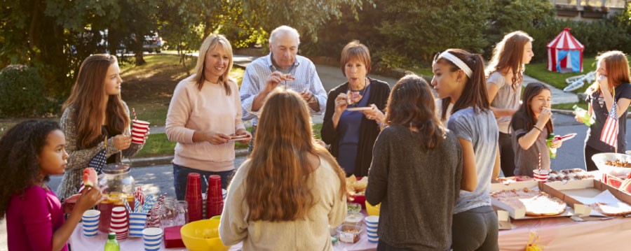Konzepte gegen die Einsamkeit: Picknick im Garten