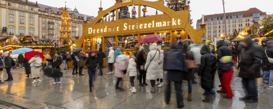 Allein in Dresden sind die Kosten für die Sicherheitsauflagen von 800.000 Euro auf über 4 Millionen gestiegen, wie Christian Erhardt-Maciejewski berichtet