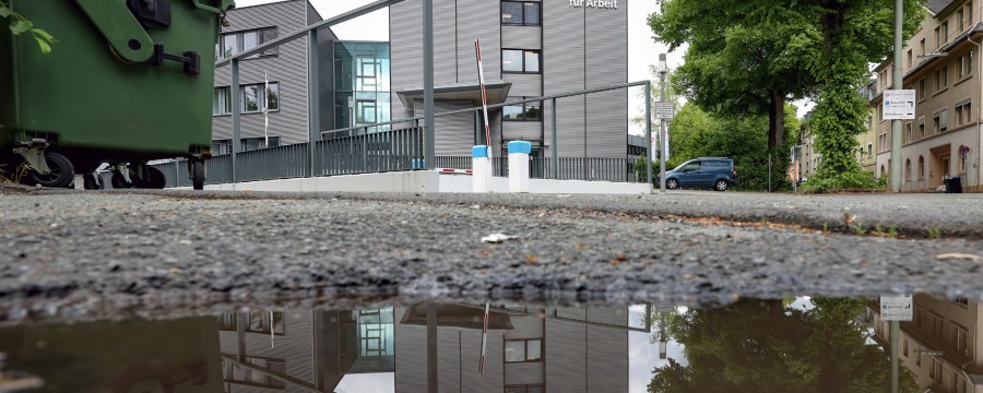 Das Bürgergeld war schon ein Bürokratie-Kunstwerk – jetzt wird es als neue Grundsicherung zum Juristenstück. Aus dem „Ich helfe dir“ wird ein „Ich verklage dich“, meint KOMMUNAL-Chefredakteur Christian Erhardt-Maciejewski. Die große Abrechnung im Kommentar