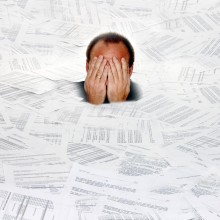 Mann droht in Bürokratie zu versinken