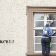 große Rathäuser (hier Baden-Baden) sind ein Auslaufmodell: Das Rathaus der Zukunft ist klein, digital und mobil - Tiny Rathaus als Zukunftsmodell