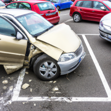Rechts vor Links gilt nicht generell auf Parkplätzen - das hat der Bundesgerichtshof entschieden