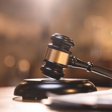 Gerichtsurteil Symboldbild Freispruch für Bürgermeister nach Tod dreier Kinder