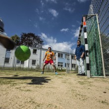 Investitionen in Kommunen sind dringend nötig - Feste wie hier die Einweihung eines neuen Bolzplatzes (Vereinsgelände Homburger Turngemeinde 1846 e.V.) werden immer seltener